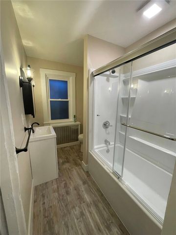 863 5th Ave Fl 2, Coraopolis, PA 15108