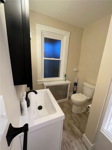 863 5th Ave Fl 2, Coraopolis, PA 15108