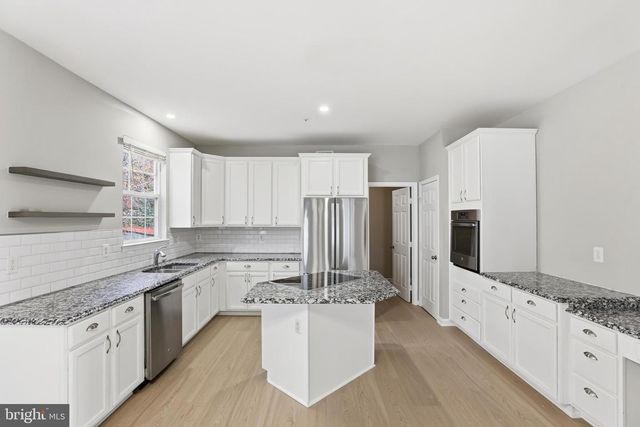 5704 LYNGATE CT, Lanham, MD 20706