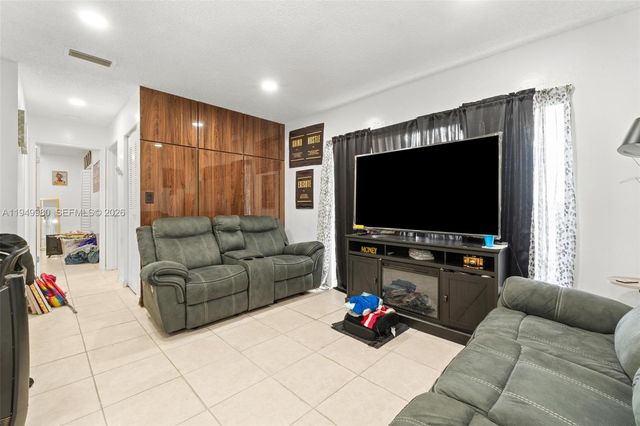 475 NW 210th St 201, Miami Gardens, FL 33169