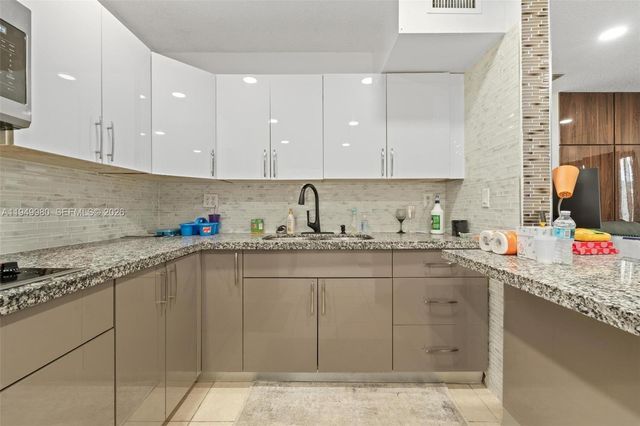 475 NW 210th St 201, Miami Gardens, FL 33169