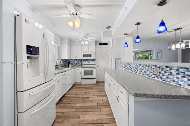 3014 SE 17th Avenue, Cape Coral, FL 33904