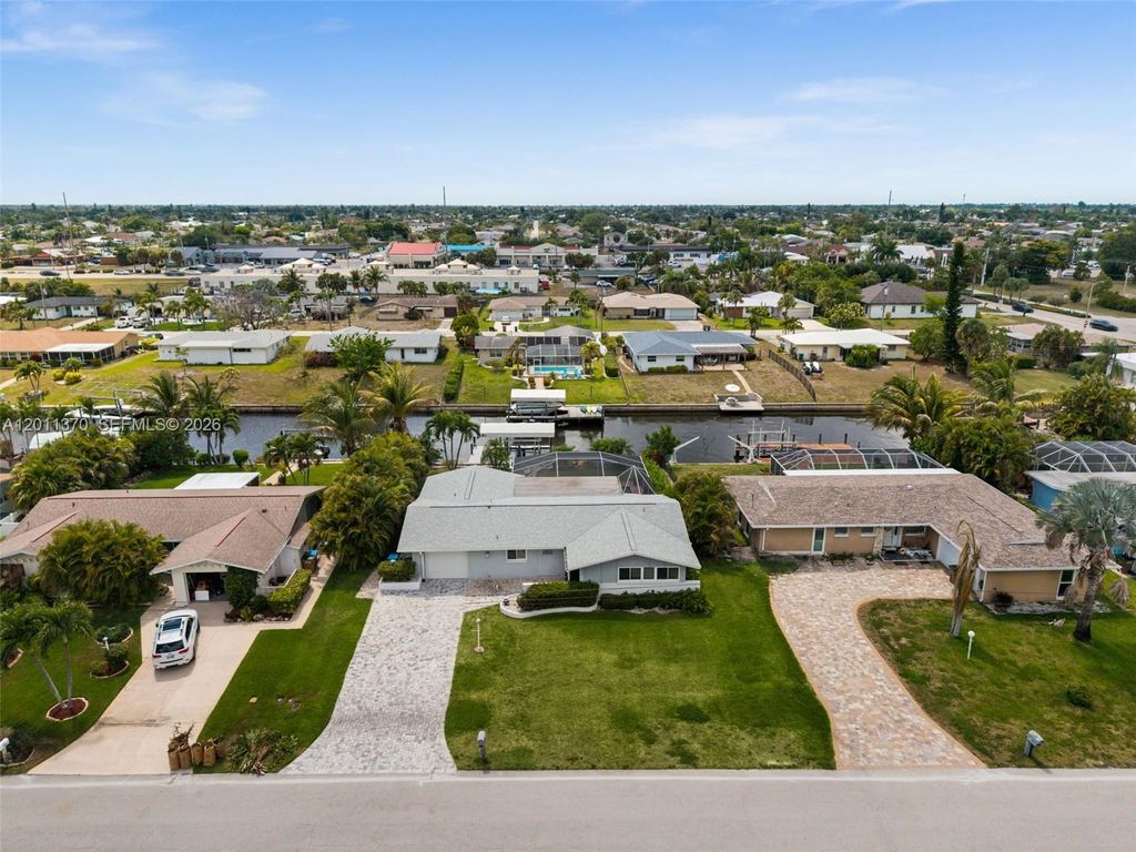 3014 SE 17th Avenue, Cape Coral, FL 33904