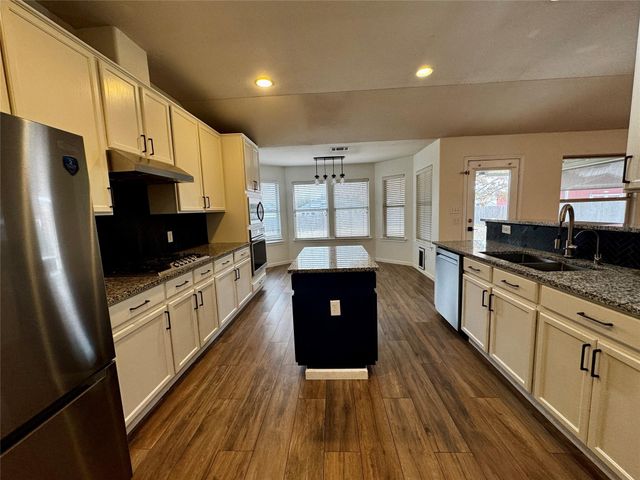 104 Silk Tree LN, Round Rock, TX 78664