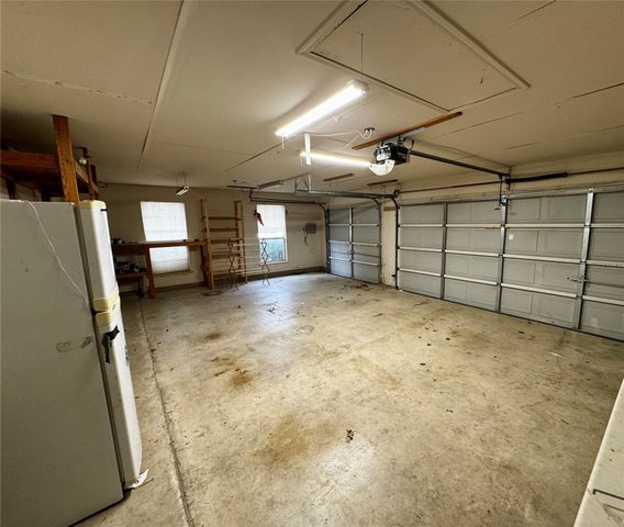 104 Silk Tree LN, Round Rock, TX 78664