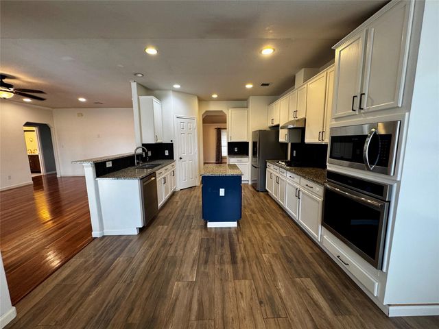 104 Silk Tree LN, Round Rock, TX 78664