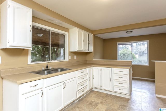 1032 26TH AVENUE N, Hueytown, AL 35023