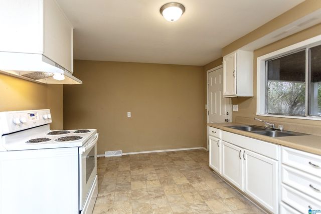 1032 26TH AVENUE N, Hueytown, AL 35023