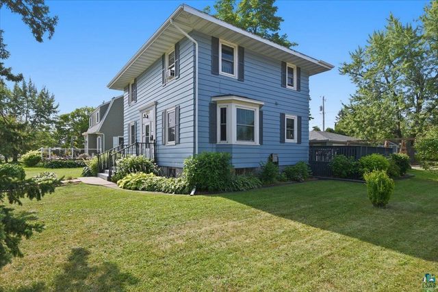 902 8th St, Superior, WI 54880