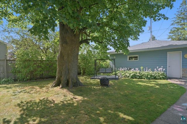 902 8th St, Superior, WI 54880