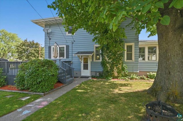 902 8th St, Superior, WI 54880