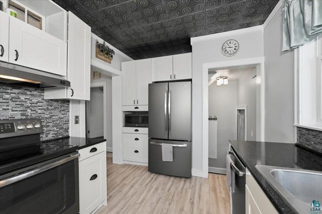902 8th St, Superior, WI 54880
