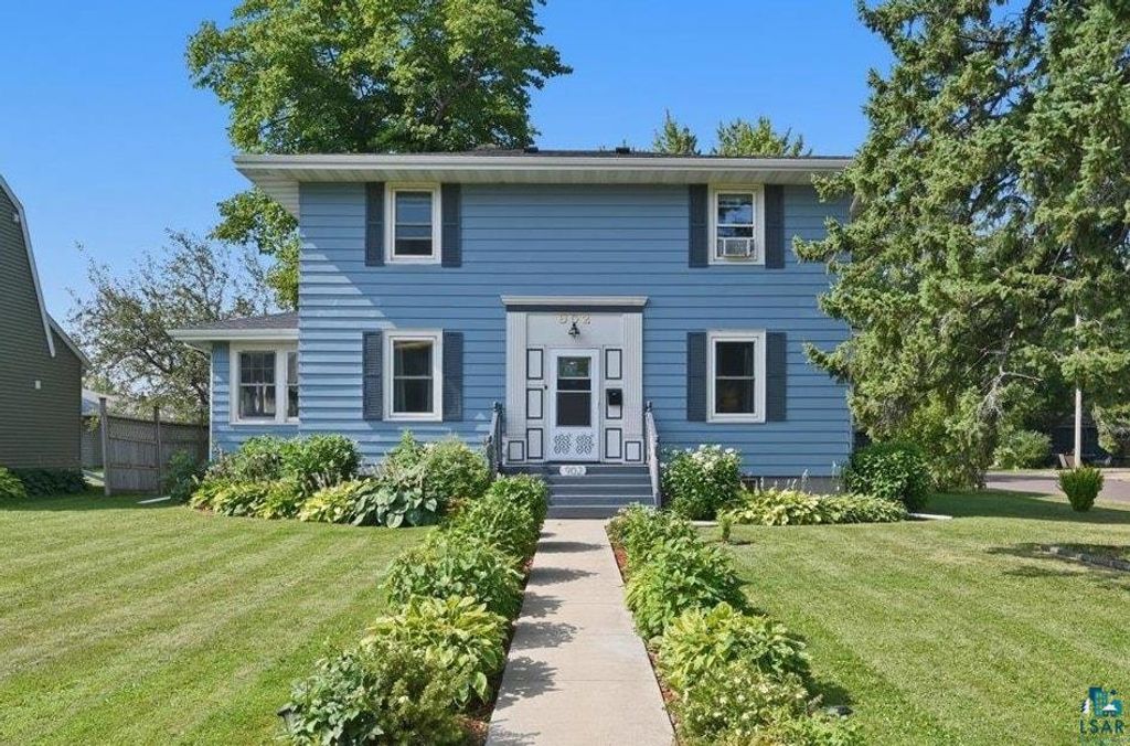 902 8th St, Superior, WI 54880