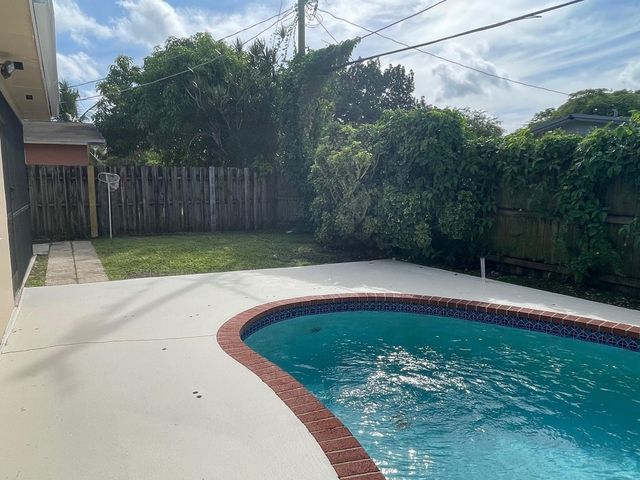 8510 Sunset Strip, Sunrise, FL 33322