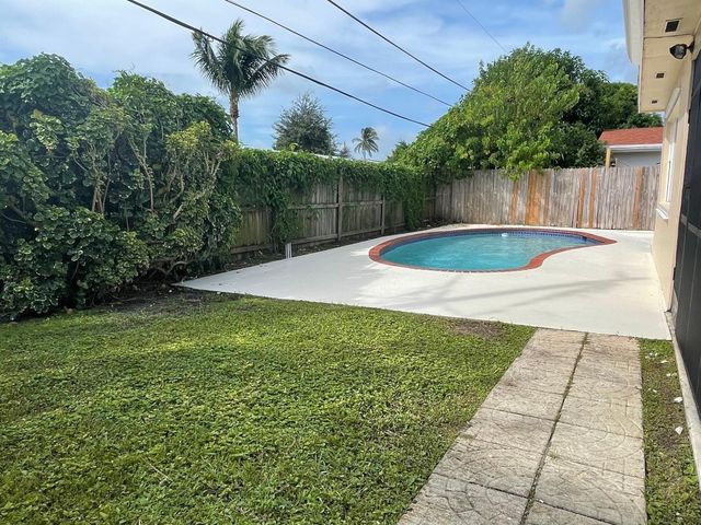 8510 Sunset Strip, Sunrise, FL 33322