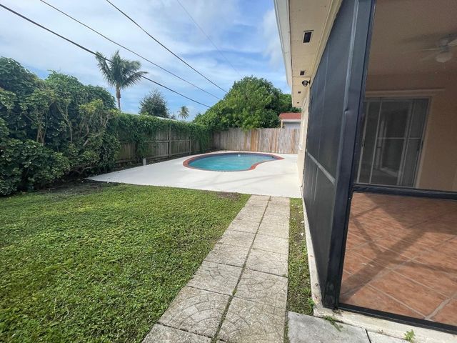 8510 Sunset Strip, Sunrise, FL 33322