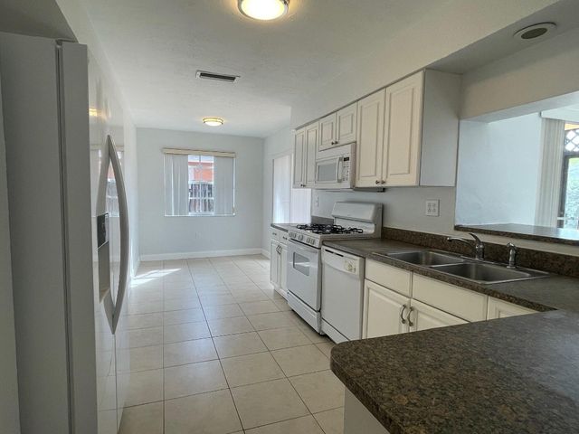 8510 Sunset Strip, Sunrise, FL 33322