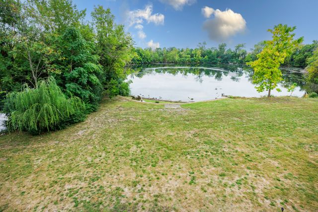 1010 Arlene Court 15, Bloomington, IL 61701