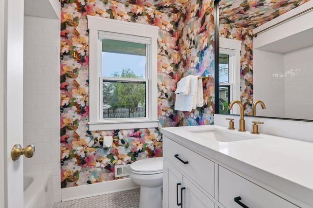 4625 Valley View Road, Edina, MN 55424