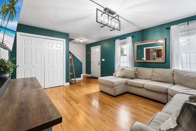 55 Edge Hill Dr, Bridgewater, MA 02324