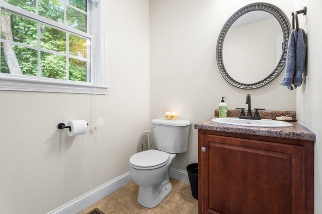 55 Edge Hill Dr, Bridgewater, MA 02324