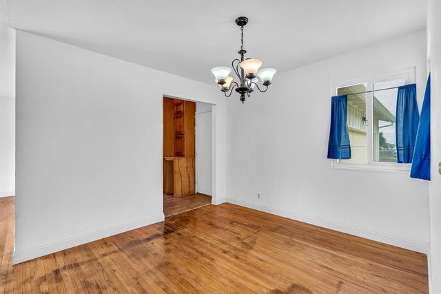 925 W J St, Los Banos, CA 93635