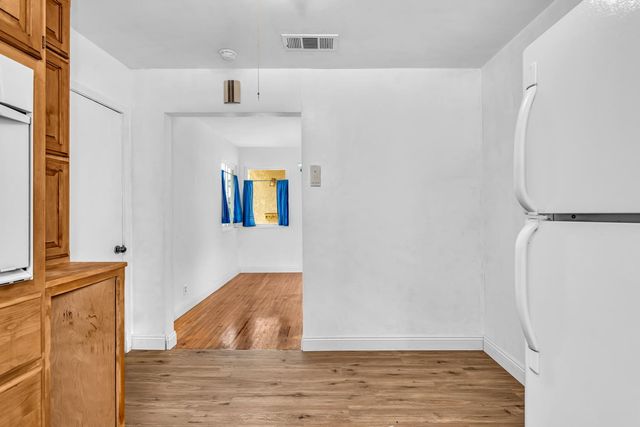 925 W J St, Los Banos, CA 93635