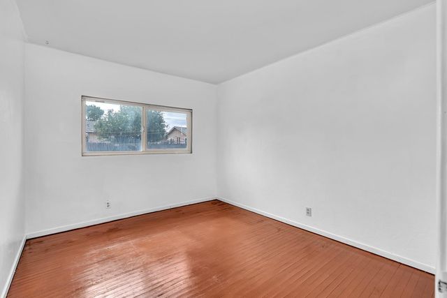 925 W J St, Los Banos, CA 93635