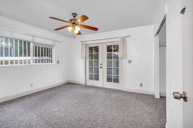 925 W J St, Los Banos, CA 93635