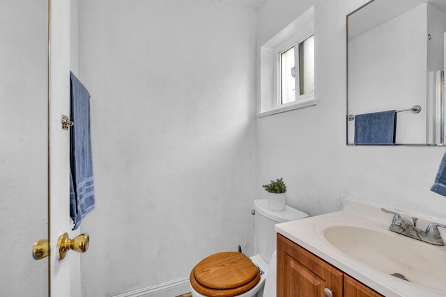 925 W J St, Los Banos, CA 93635