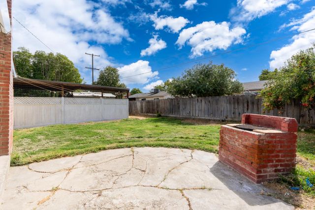 925 W J St, Los Banos, CA 93635