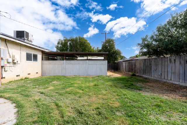 925 W J St, Los Banos, CA 93635