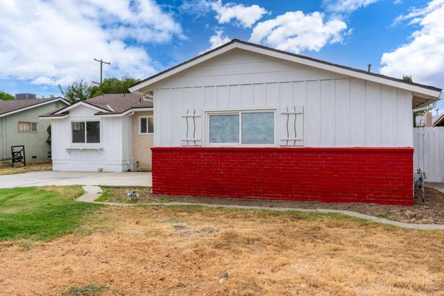 925 W J St, Los Banos, CA 93635