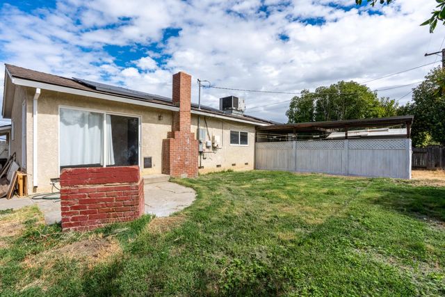 925 W J St, Los Banos, CA 93635