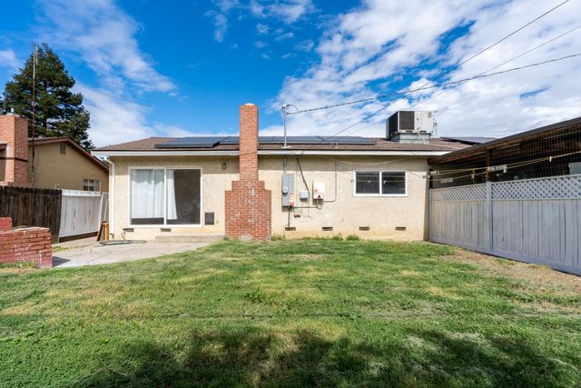 925 W J St, Los Banos, CA 93635