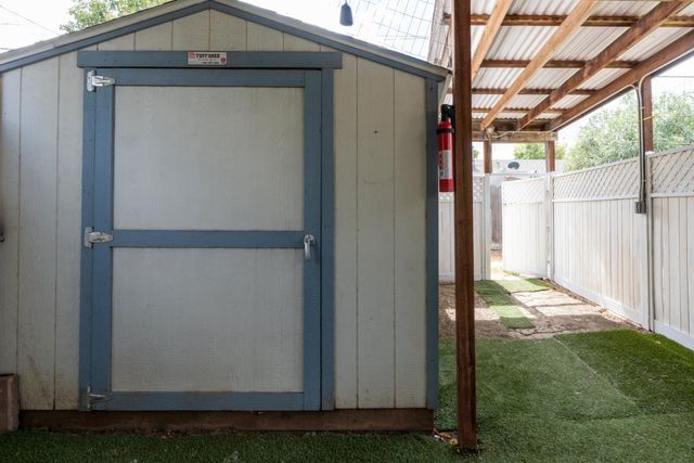 925 W J St, Los Banos, CA 93635