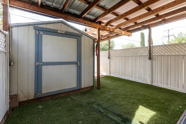 925 W J St, Los Banos, CA 93635