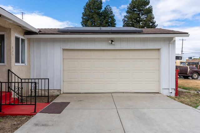 925 W J St, Los Banos, CA 93635