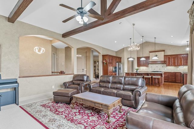 2224 N Rough Creek Rd, Derby, KS 67037