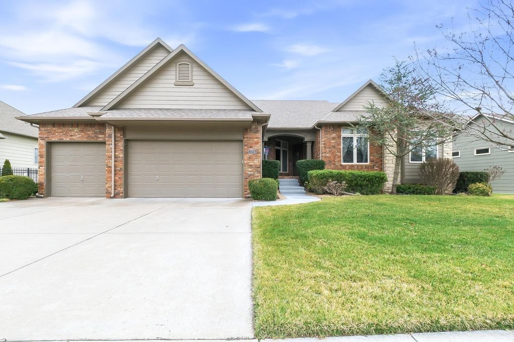 2224 N Rough Creek Rd, Derby, KS 67037