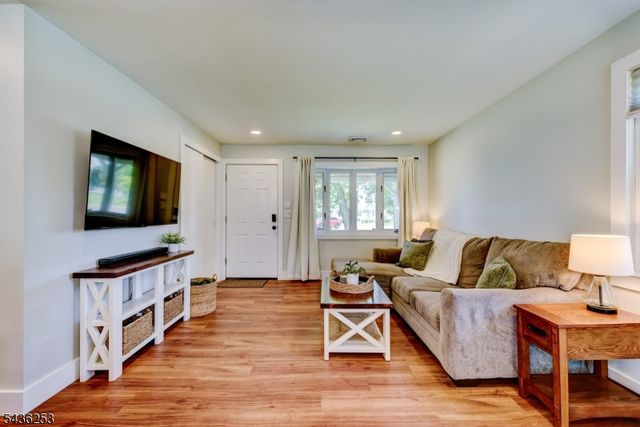 14 Adamsville Rd, Bridgewater Twp., NJ 08807