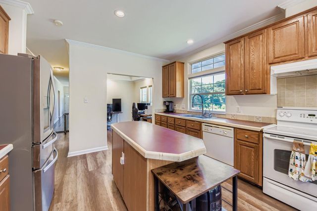 260 Dickerson LN, Elgin, TX 78621