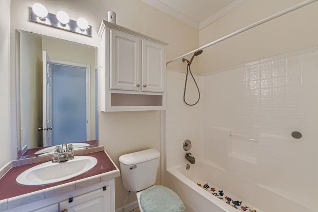 260 Dickerson LN, Elgin, TX 78621