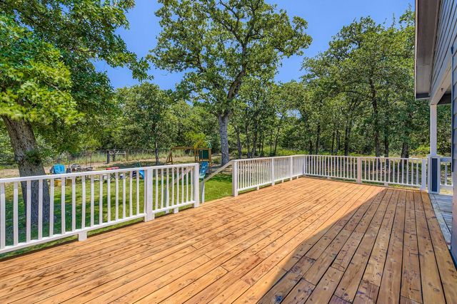 260 Dickerson LN, Elgin, TX 78621