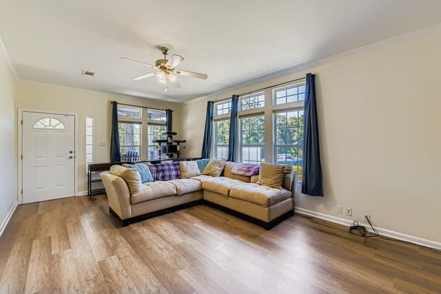 260 Dickerson LN, Elgin, TX 78621