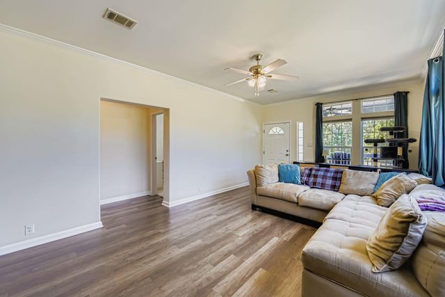 260 Dickerson LN, Elgin, TX 78621