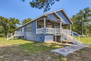 260 Dickerson LN, Elgin, TX 78621
