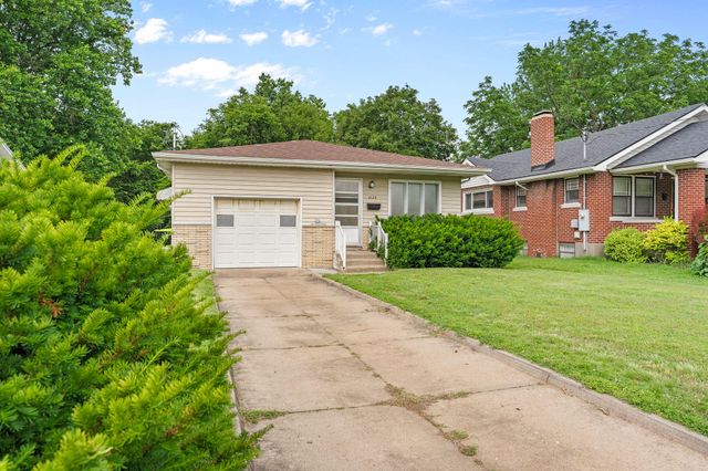 2129 N Douglas Avenue, Springfield, MO 65803