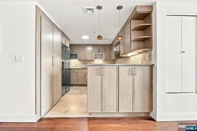 518-536 Gregory Avenue A208, Weehawken, NJ 07086
