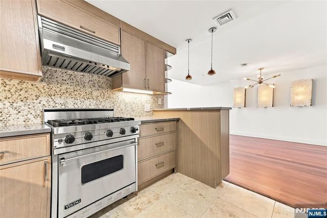 518-536 Gregory Avenue A208, Weehawken, NJ 07086